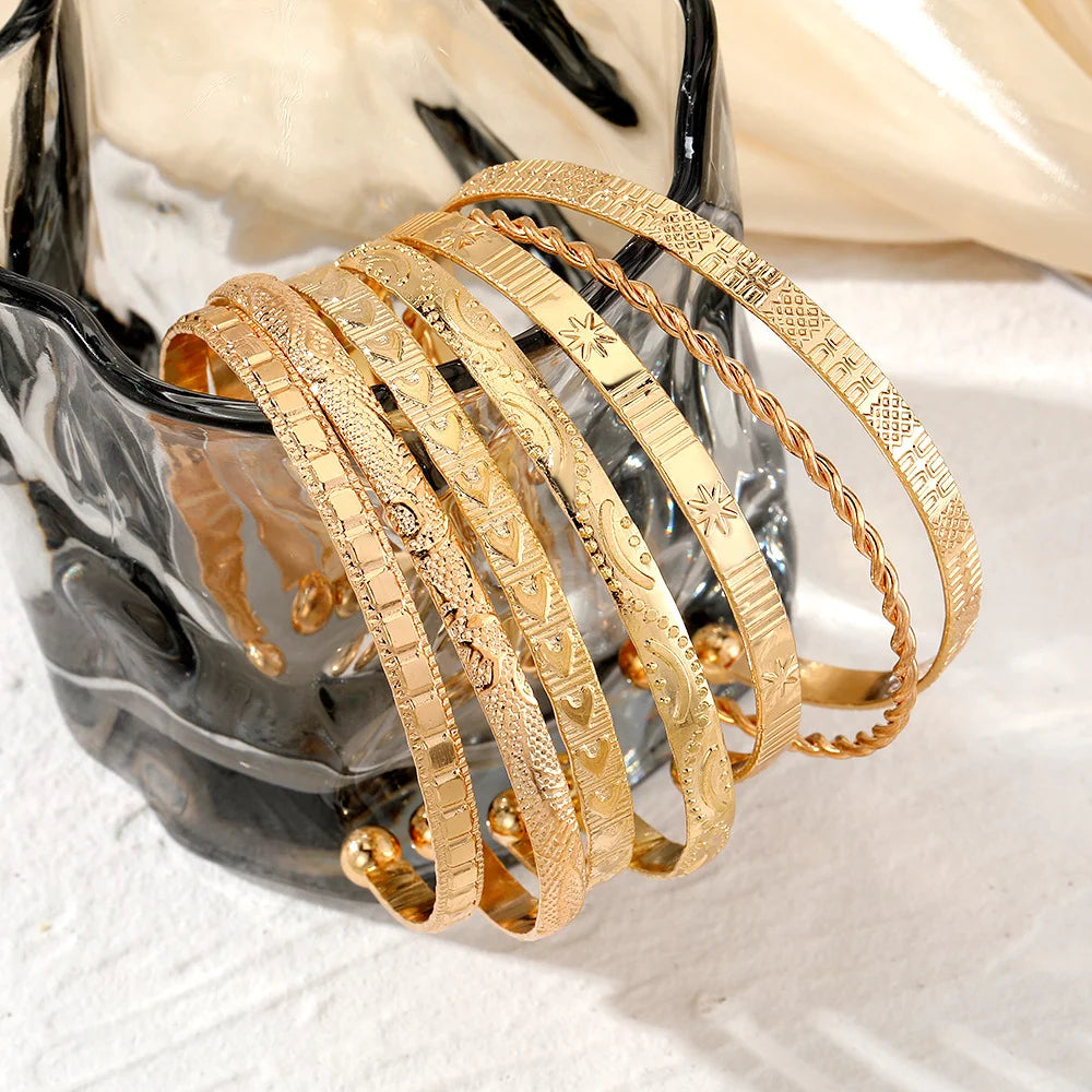 7 Pcs/Set Punk Gold Bracelets for Women Streetwear Heart Prints Metal Design Open Bangle Fashion Jewelry Gifts